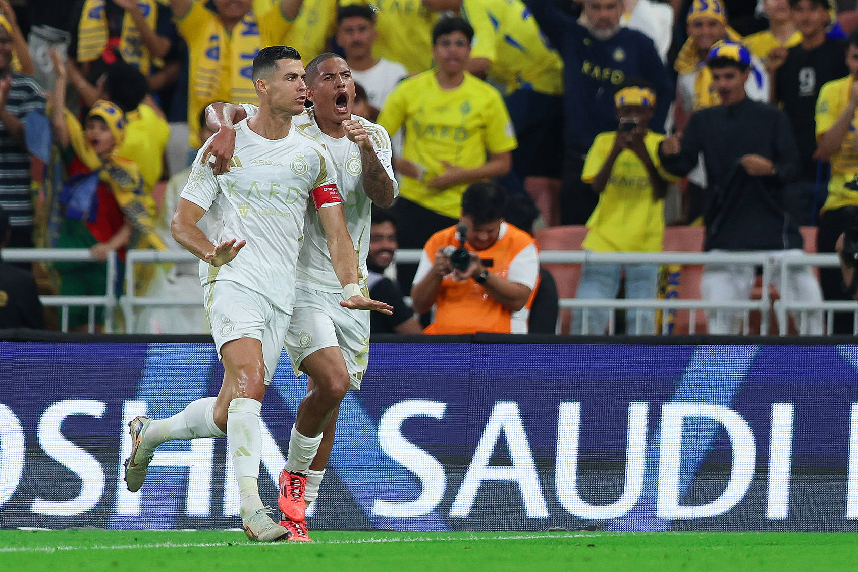 关于皇马主场大捷，球员赛后激动庆祝胜利，方面特别必须重要.的信息